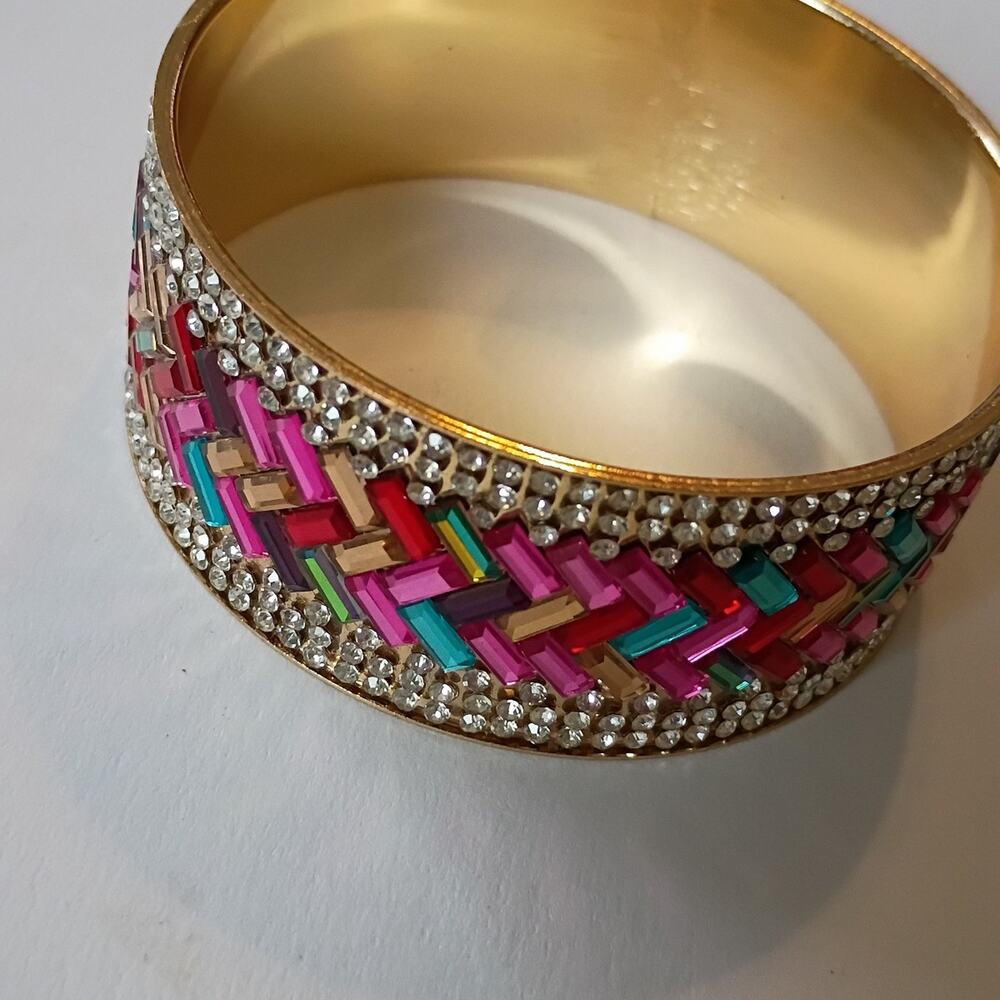 Wide bangle bracelet featuring a vibrant herringbone pattern ( J17 )